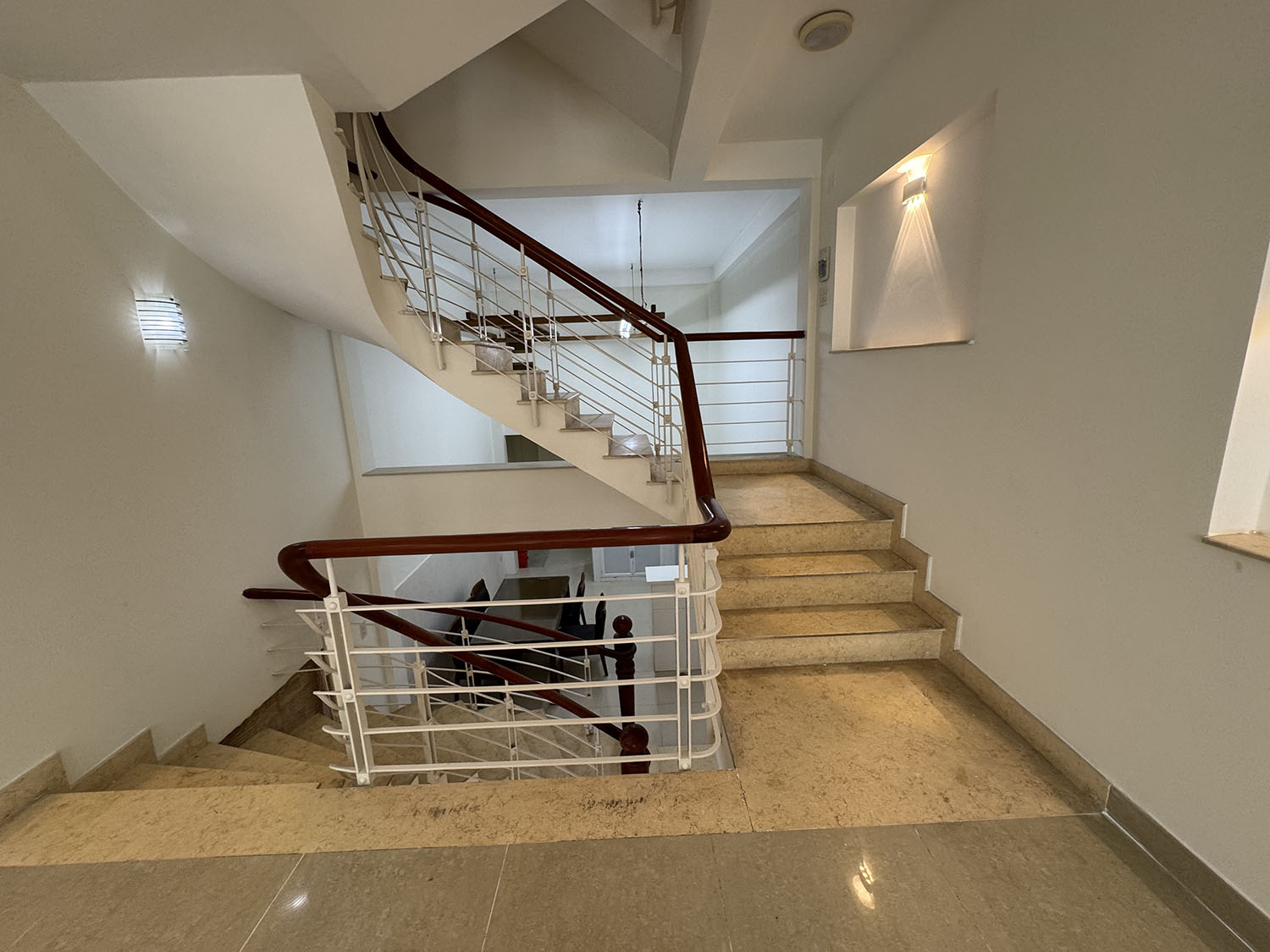 Nhà phố 3 lầu (DTKV: 4m x 15,5m=62m2) hẻm nhựa 8m khu kinh doanh sầm uất và người nước ở Lê Văn Sỹ